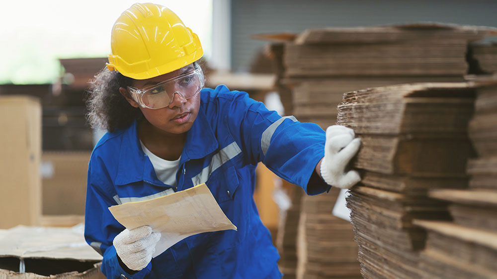 warehouse-worker1-corrugated-cardboard